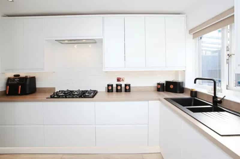 4 Bedroom Semi Detached House Near Amenities and Schools