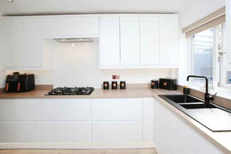 4 Bedroom Semi Detached House Near Amenities and Schools