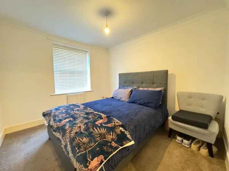1 Bedroom Detached House Near Train Station