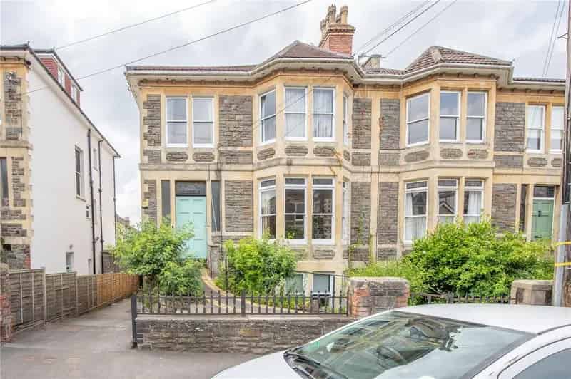 2 Bedroom Apartment for Sale Near St Andrews Park