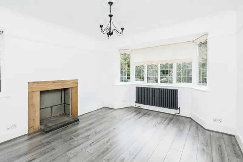 34 Bedroom Detached House with Annex Large Garden and Outbuildings