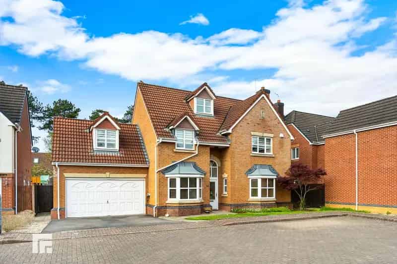 5 Bedroom Detached House for Sale