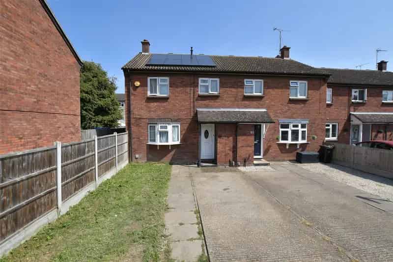 3 Bedroom End Terrace House For Sale