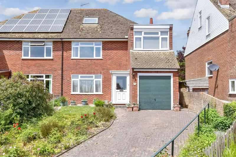 6 Bedroom Semi Detached House For Sale