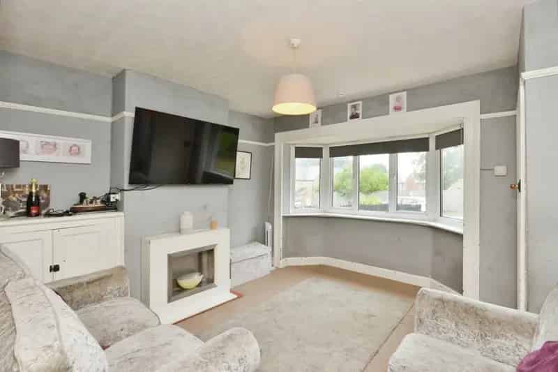 Cosgrove 3 Bed Mid Terrace House Off Road Parking Modern Kitchen