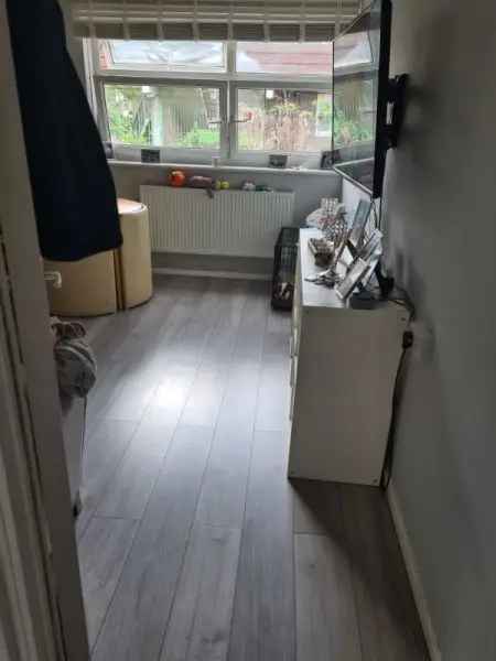 Flat For Rent in Guildford, England