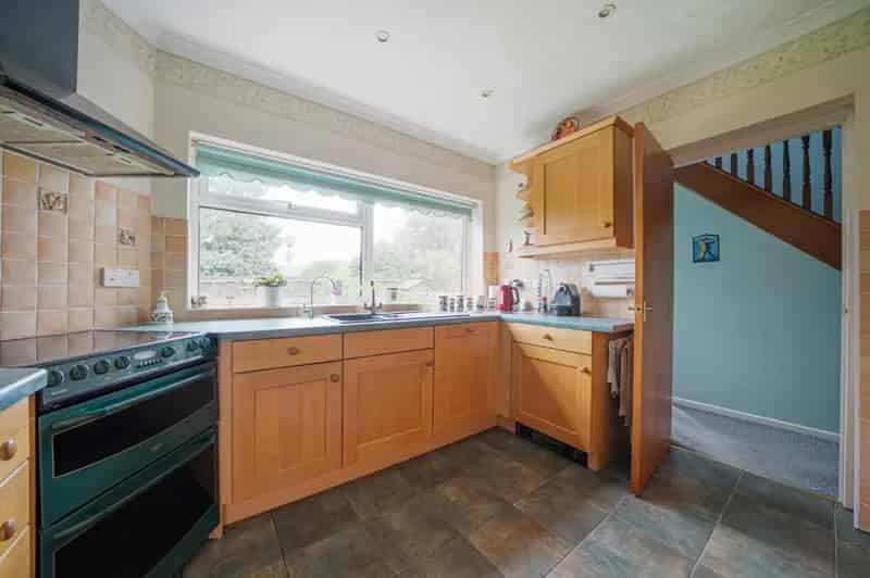 6 Bedroom Detached House for Sale - Oakley