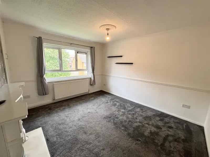 1 Bedroom Flat Available Immediately