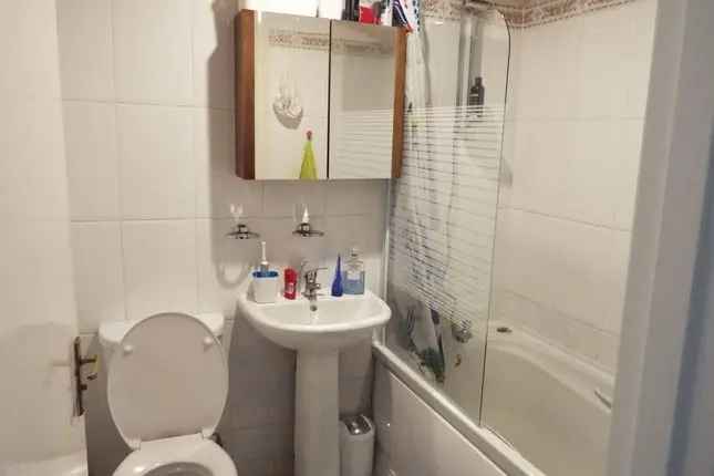 Flat to rent in Craigmont Drive, Glasgow G20