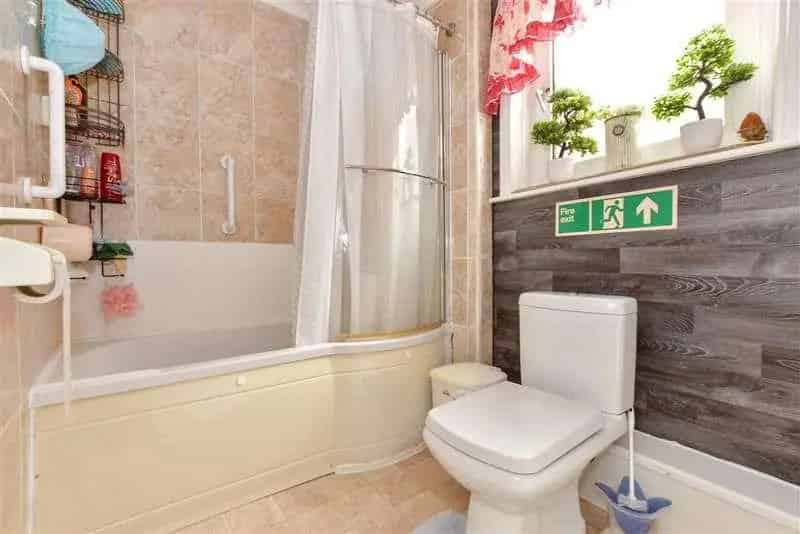 2 bed house for sale