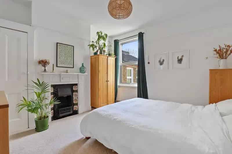 3 Bedroom Flat House to Rent in Sydenham