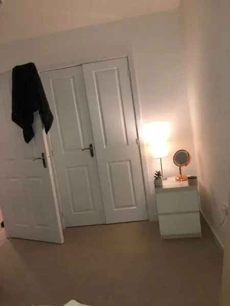 Flat For Rent in Crawley, England