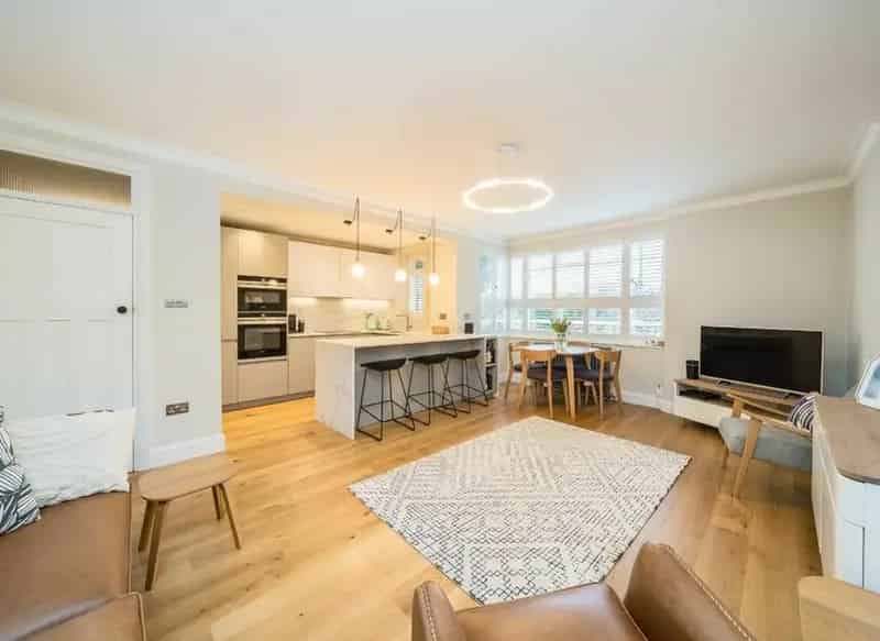 2 Double Bedroom Apartment Clapham Common  High Trees House