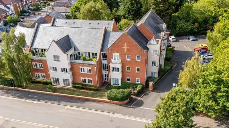2 Bedroom Flat for Sale Near Wylde Green Train Station