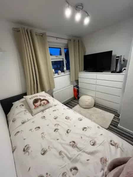 3 Bedroom House New Kitchen Low Maintenance Garden Family Home