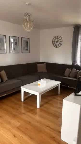 3 Bedroom Flat Near Transportation Free Parking