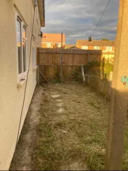 2 Bed Ground Floor Flat with Garden, Sheds and Wet Room