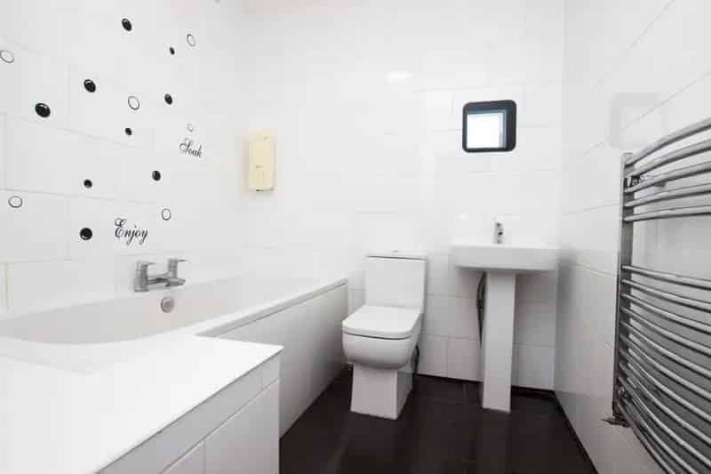 3 bedroom House
 To Let 
Total Size: 1023 SQ FT