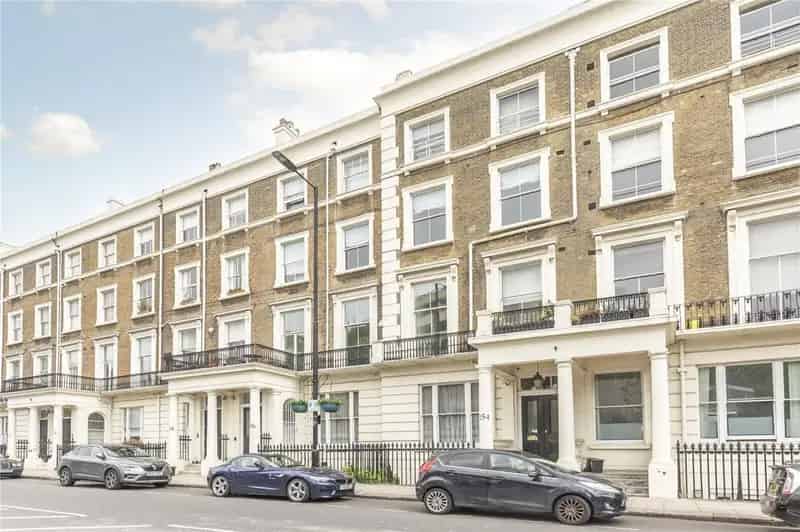 3 Bedroom Flat for Sale in Gloucester Terrace, London