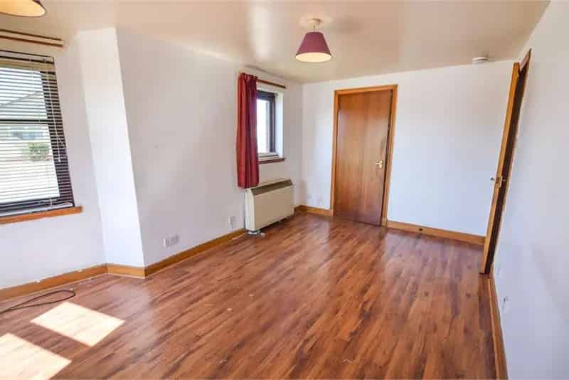 1 Bed Flat Ground Floor with 1 Reception Room