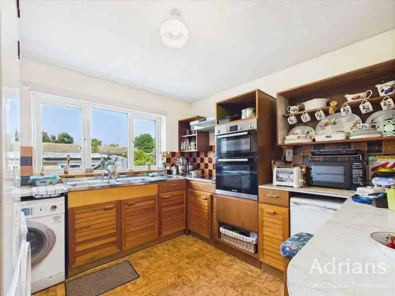 3 Bed End Terrace House Extended with Garage For Sale