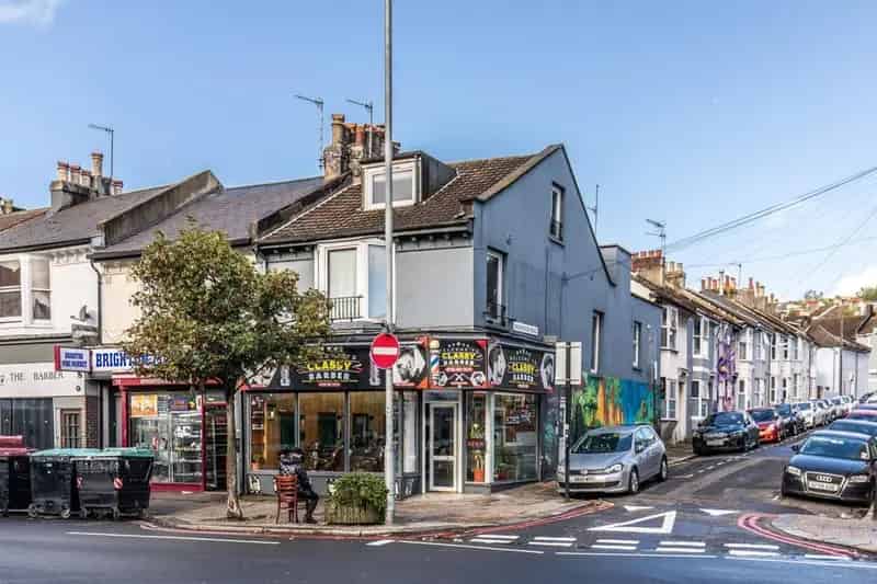 7 Bedroom End of Terrace House for Sale