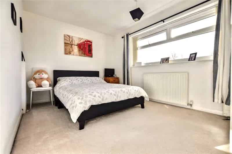 Stunning Two-Bed Semi-Detached House in Rothwell