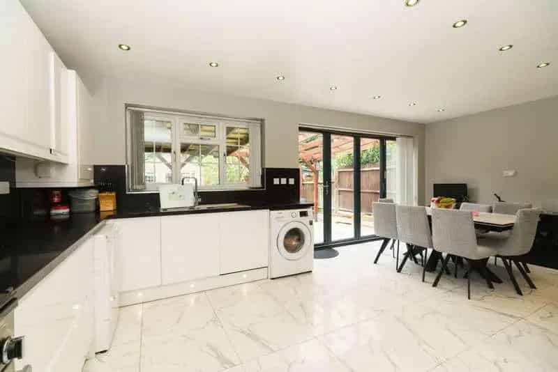 5 Bed House For Sale Spacious Family Home Quiet Crescent