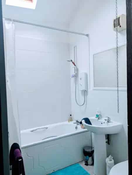3 Bed House Near Manchester Leeds Good Transport Links