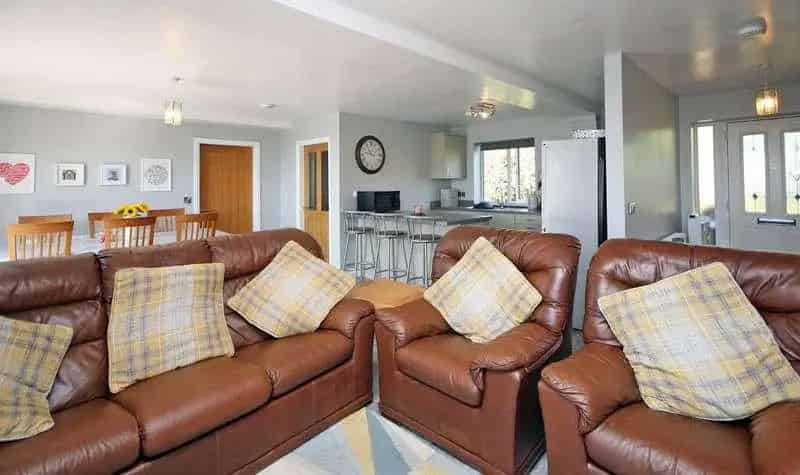 3 Bed Detached House for Sale in Llithfaen