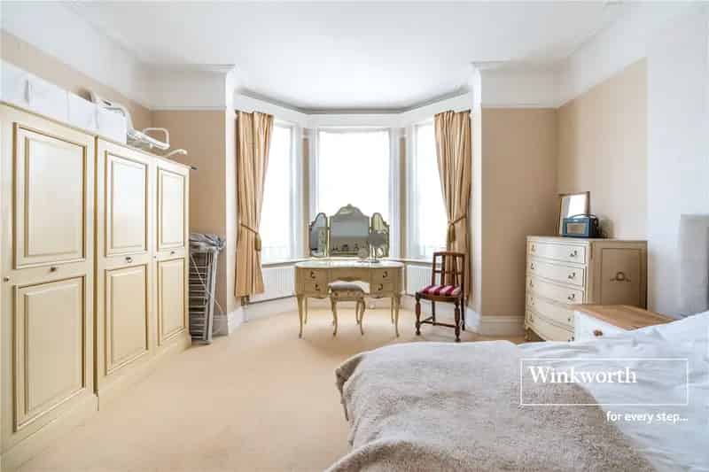 2 Bedroom Apartment Bournemouth Sea Views Garage Parking
