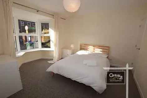 3 Bedroom House Southampton 33m² Recently Refurbished Garden