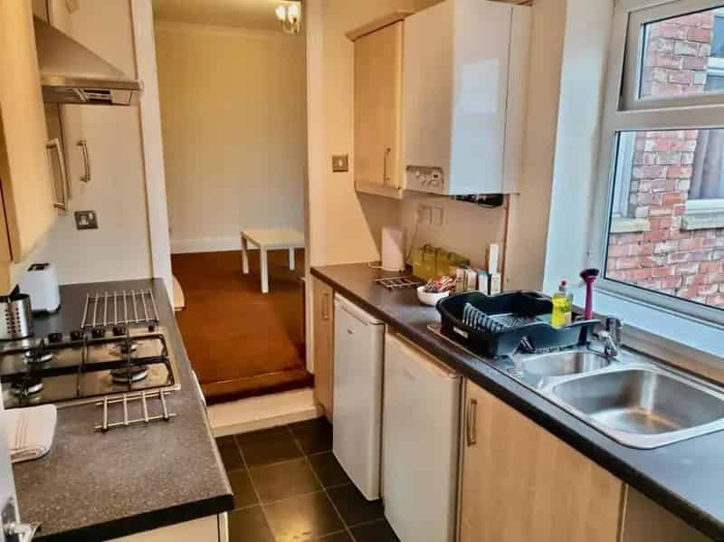 2 Bed Upper Flat for Sale - No Chain - Furnished