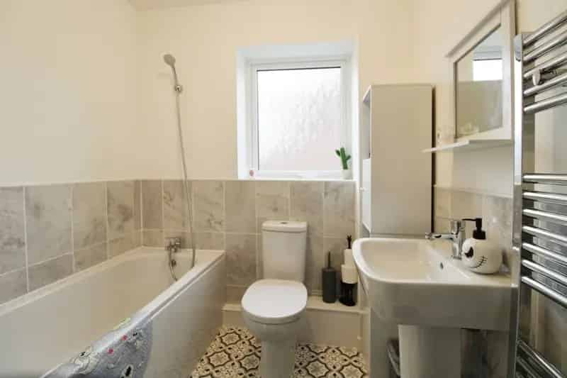 2 Bedroom Apartment No Chain Ground Floor Open Plan Living En-Suite