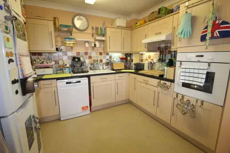 2 Bedroom Flat for Sale Birmingham Over 55s Complex 75% Shared Ownership