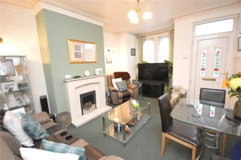 Three Bedroom Terrace House Near M62 M1 Motorways