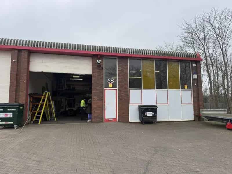 Light Industrial Warehouse Unit To Let