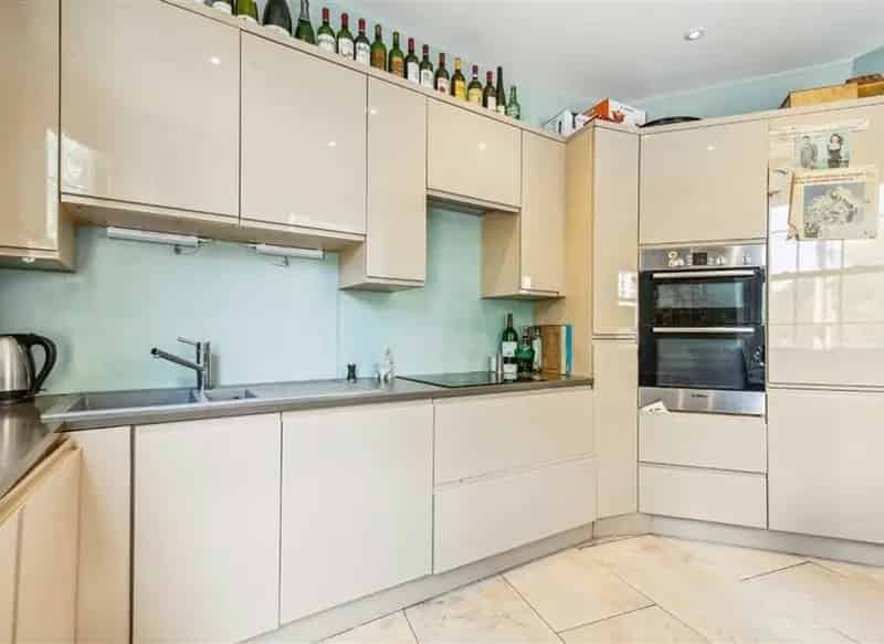 3 Bedroom Property to Rent in Devon Mansions