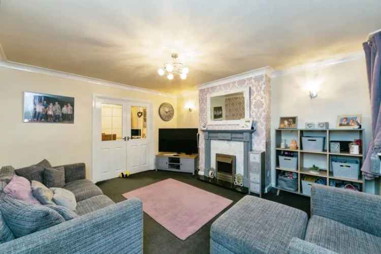 3 Bed Semi Detached House with Garage and Garden