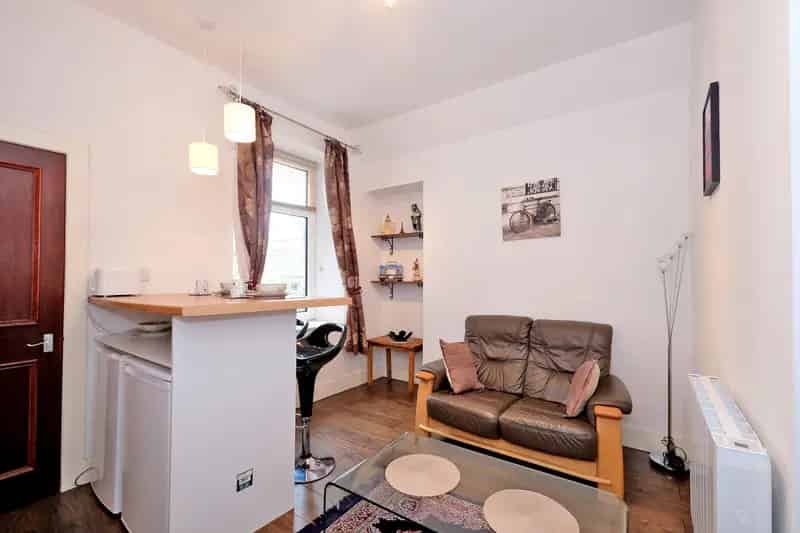 Aberdeen 1 Bedroom Flat Near University - First Time Buyer