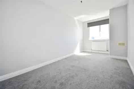 2 Bed Top Floor Apartment 850 sq ft Southampton