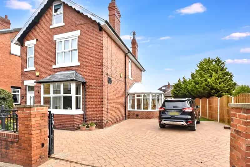 Extended Detached Family Home High Ceilings Character Charm