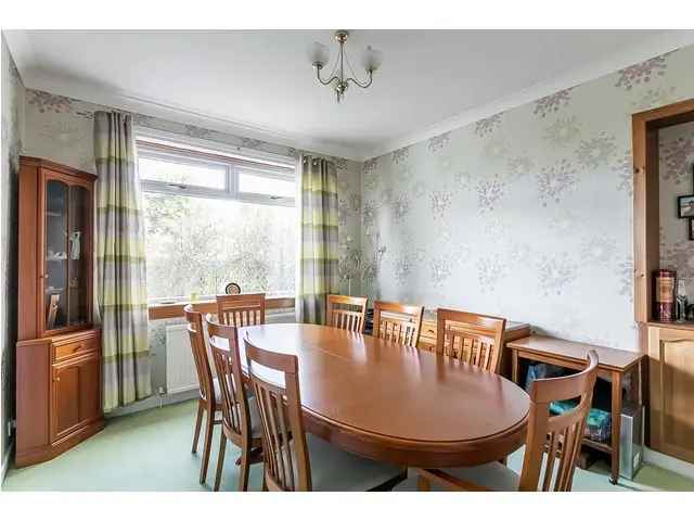 3 Bedroom Semi-Detached House for Sale in Silverknowes