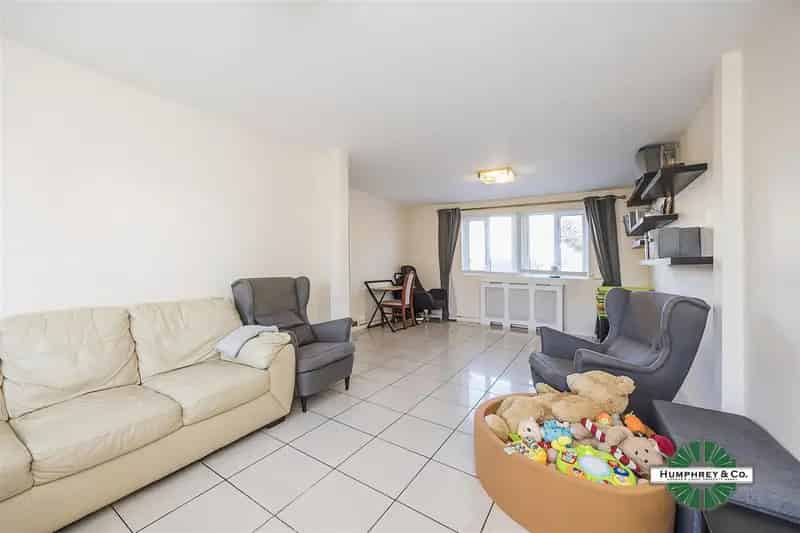 3 Bedroom House to Rent Semi Detached Family Home