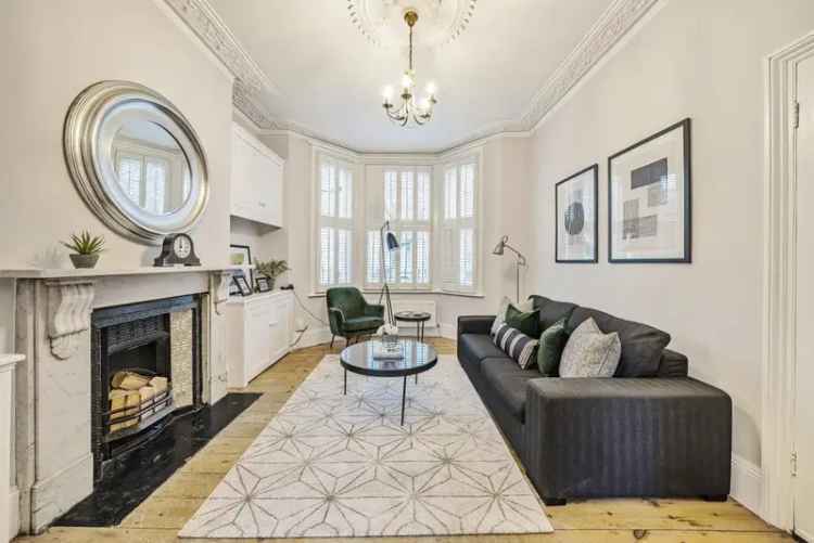 Flat For Sale in London, England