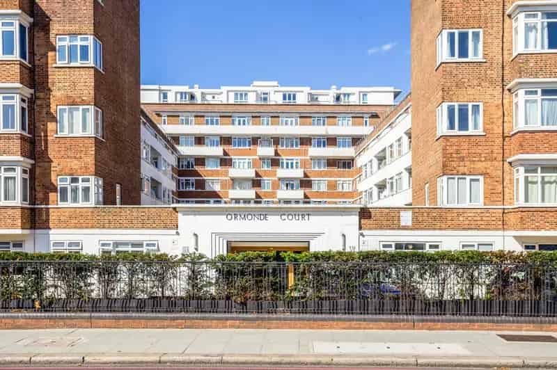 2 Bedroom Art Deco Apartment for Sale Near Putney Station