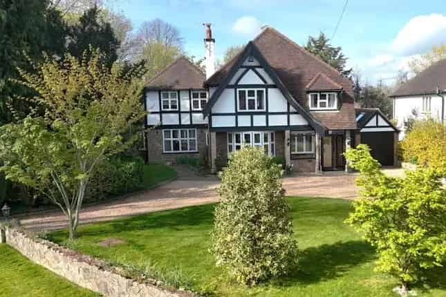 5 Bed Detached House for Sale The Green Ewell