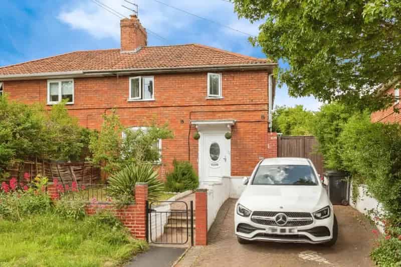 4 Bedroom Semi-Detached House for Sale in BS9