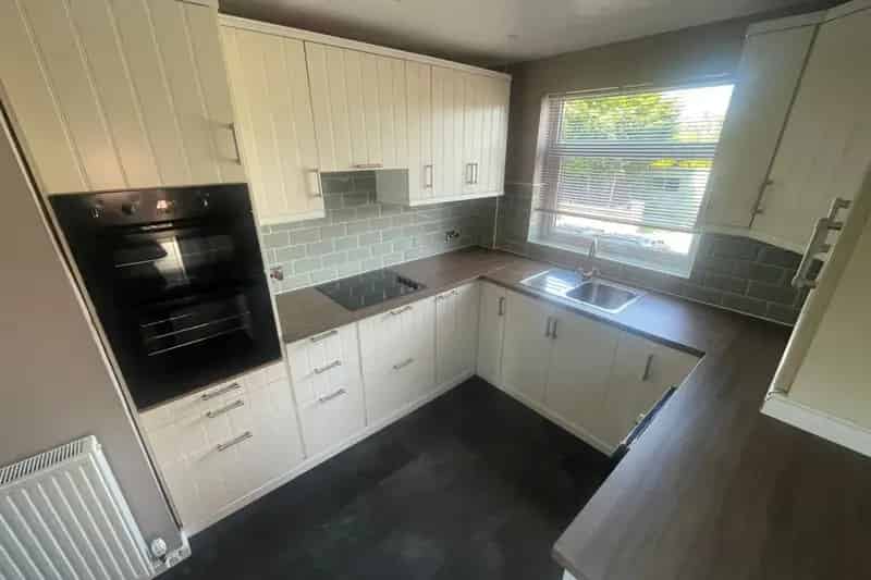 3 Bedroom Semi Detached House Town Street