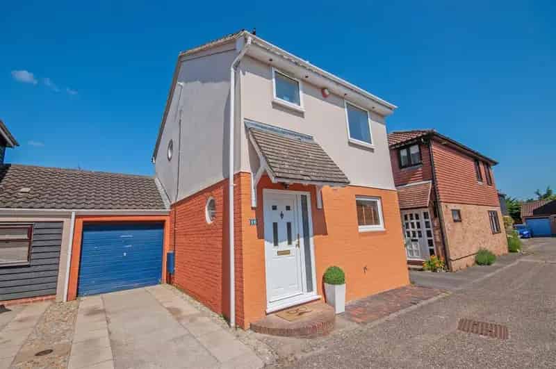 3 Bedroom Link Detached House for Sale